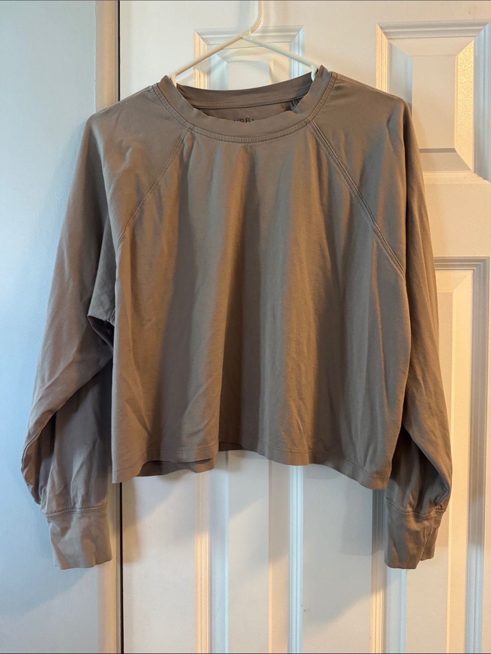 Abercrombie YPB Cropped Long-Sleeve Sweatshirt in Taupe